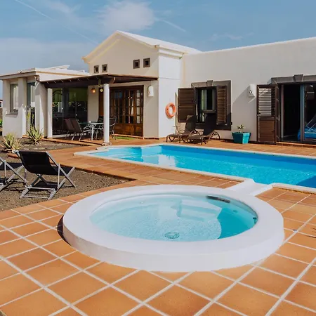 Marina Deluxe&spa Pool Playa Blanca (Lanzarote)