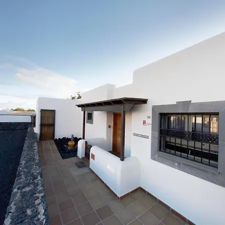 Marina Deluxe&spa Pool Playa Blanca (Lanzarote)